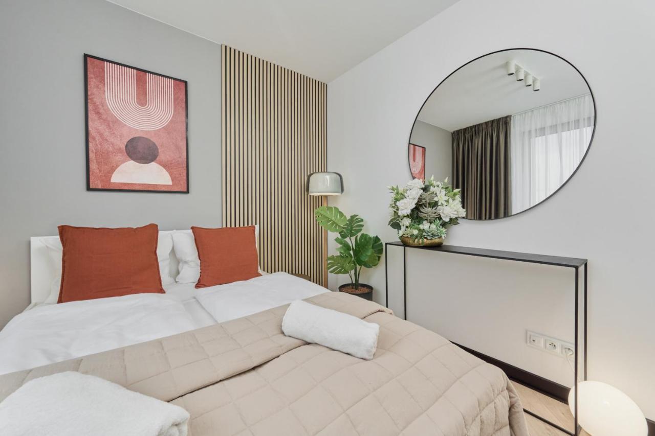 Wroclavia Apartments Dyrekcyjna By Noclegi Renters Вроцлав Екстер'єр фото